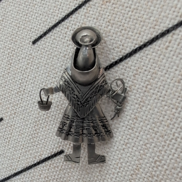 Artistic Silver Figure Brooch - Picture 1 of 5